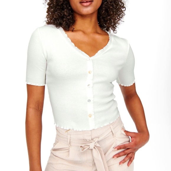 ONLY - White cropped top with decorative buttons - Picture 1 of 6